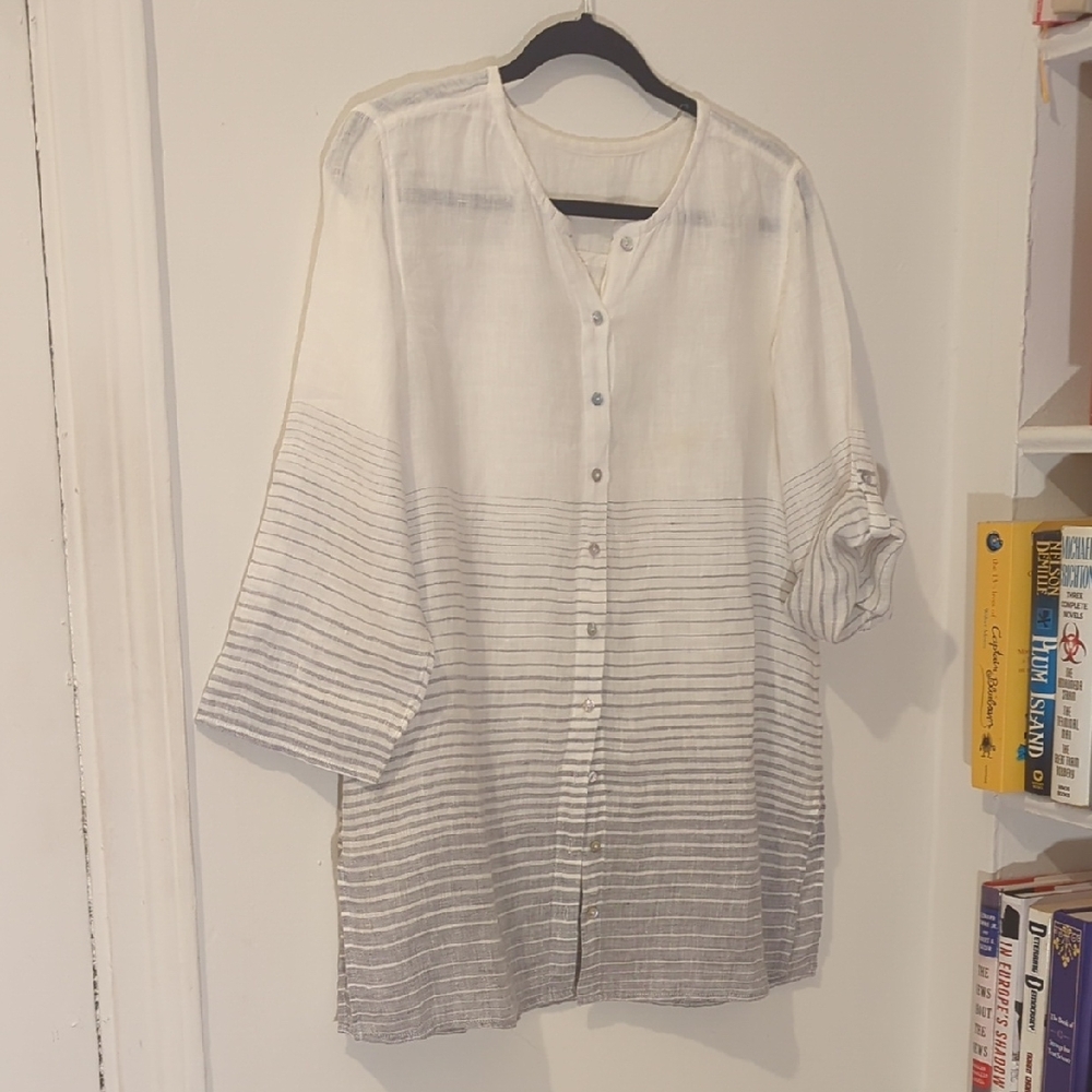 Lightweight White And Gray Button-Front Tunic Top Size M/L